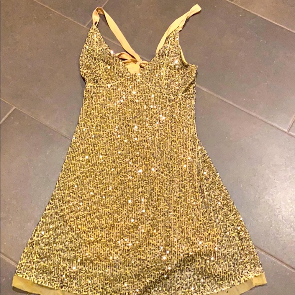 Beautiful sparkle dress with tie back